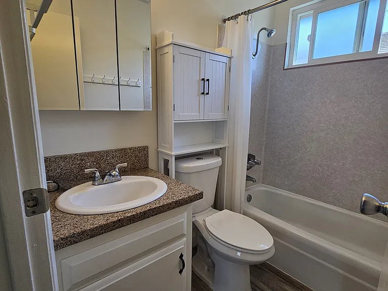 Upstairs full bath