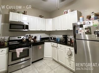 945 W Cullom Ave #3F, Chicago, IL 60613