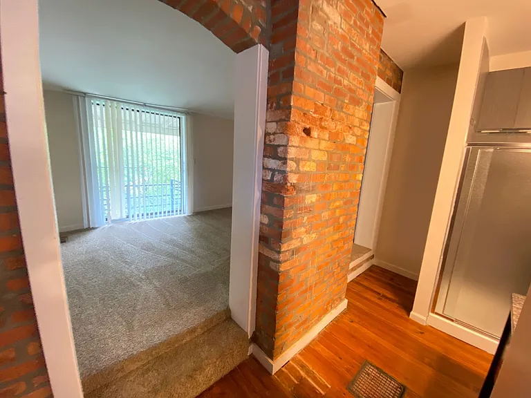 Hunter Ave 884-886 NCR — Photo 10