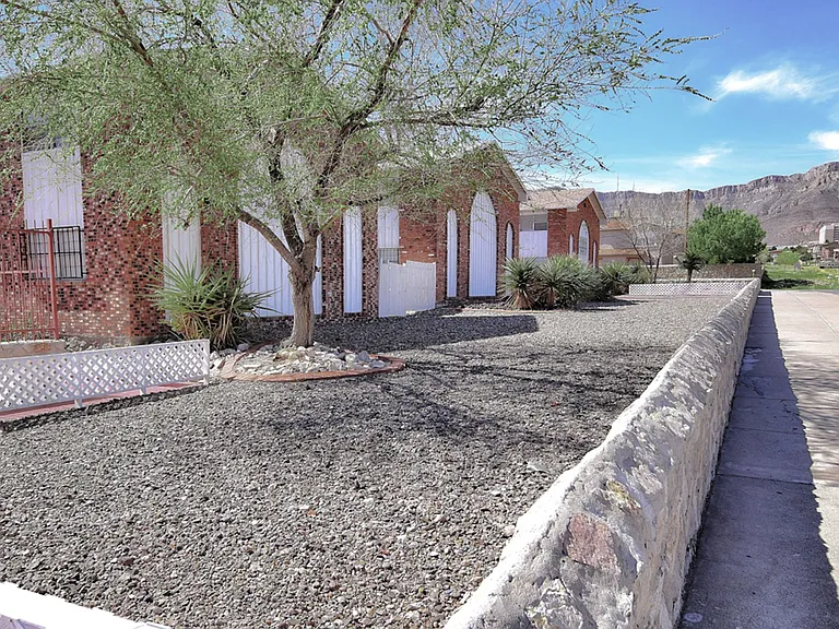 The Arches Apartments — Photo 8
