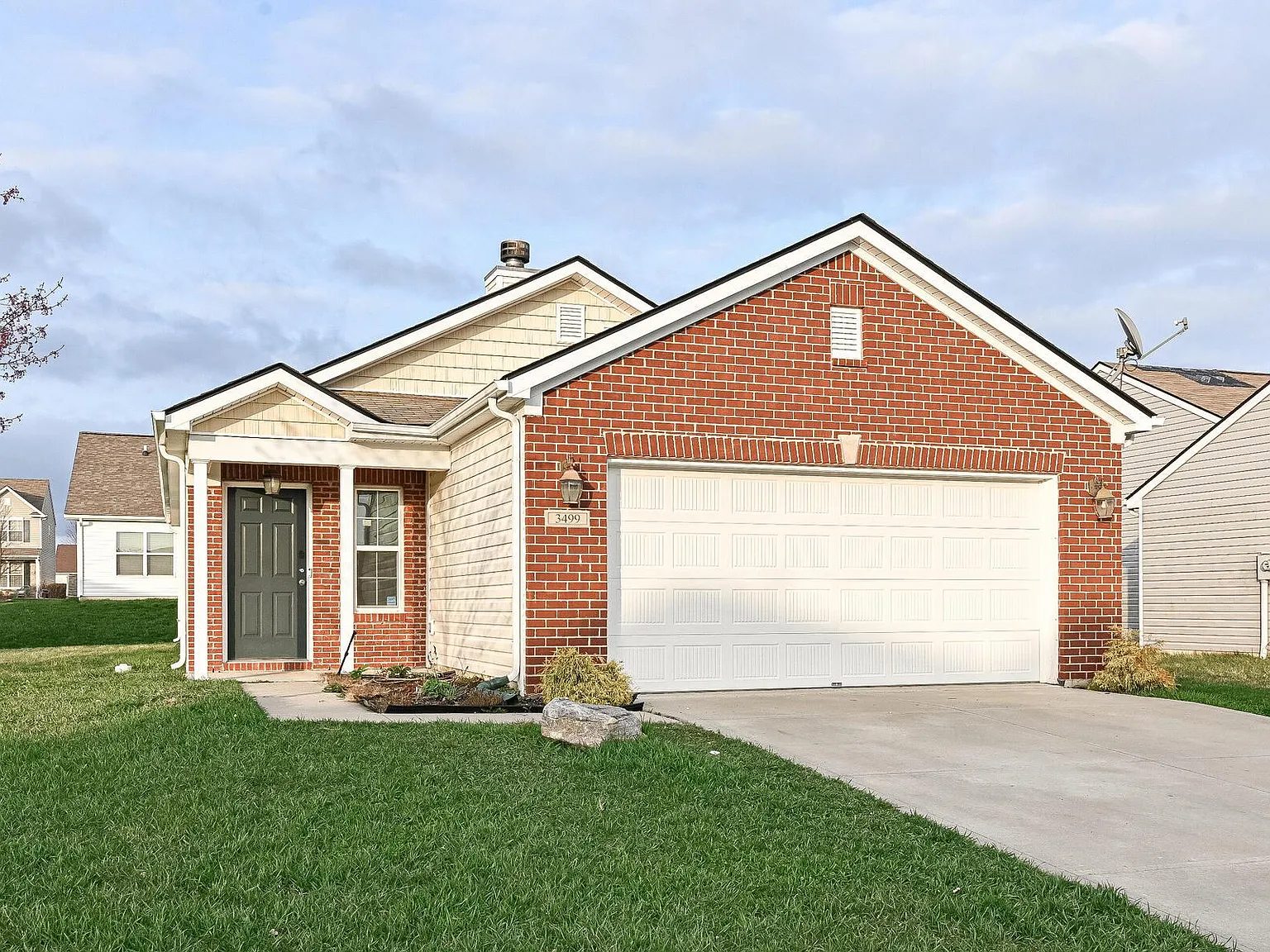 3 bed, 1254 sqft, $1,900 — Photo 1