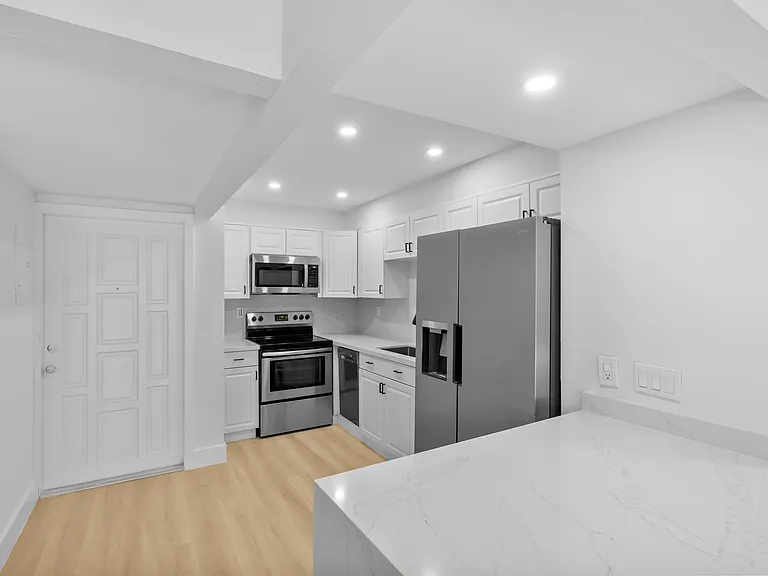 3234 W Trade Ave — Photo 5