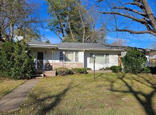 211 E Tyndal St, Aurora, MO 65605