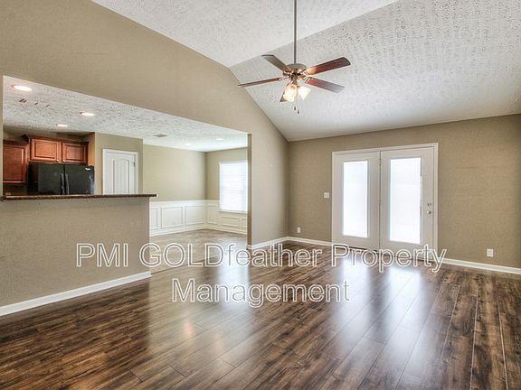 5th image of 3353 Tourmaline Dr