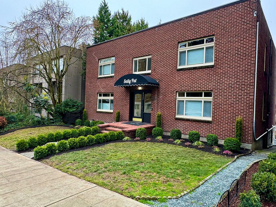 1st image of 2837 Franklin Ave E APT 4