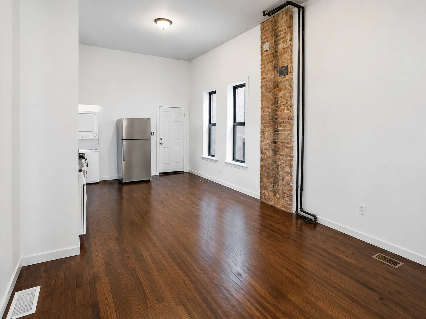 2 bed, 650 sqft, $1,200 — Photo 3