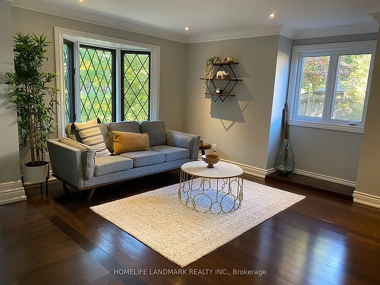 210 Valleyview Ct — Photo 3