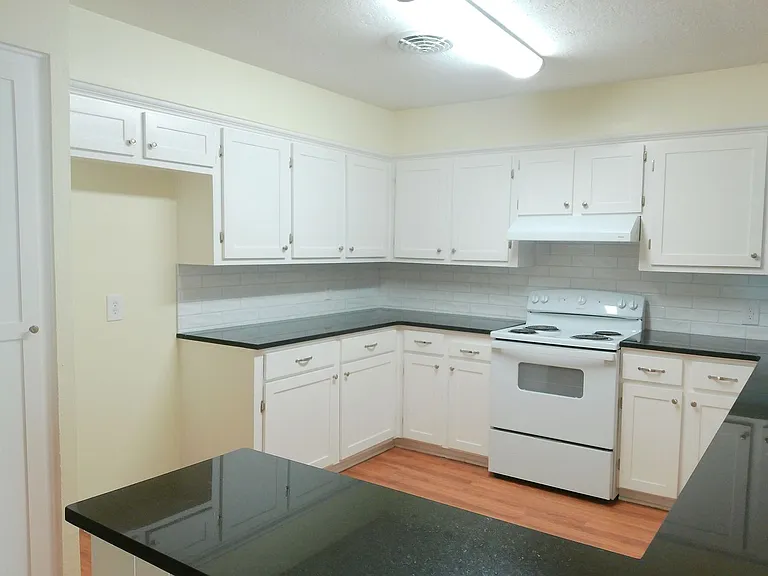 4610 Donegal Dr — Photo 8