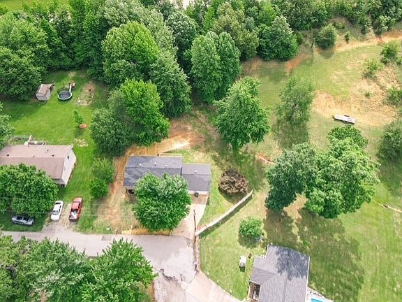 4th image of 120 S Russell Dr