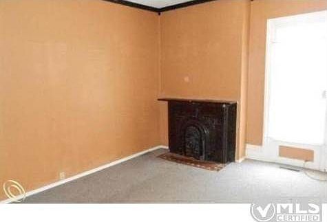 100681337 Living Room.JPG