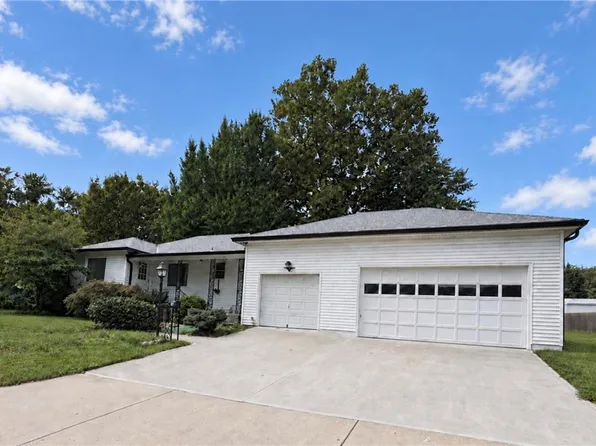 216 Moss Ave, Liberty, MO 64068