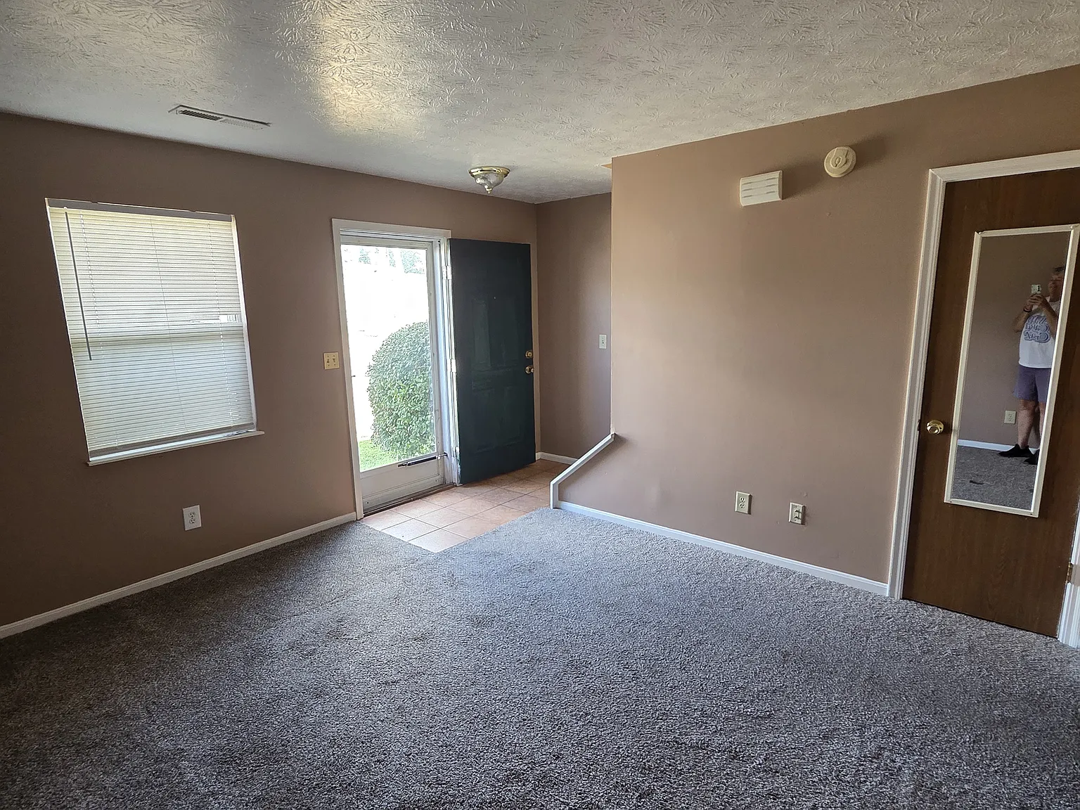 213 Lindsey St — Photo 2