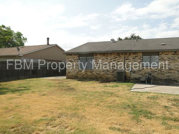 4th image of 5520 Russell Dr