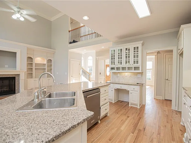 4012 Erin Dr — Photo 23