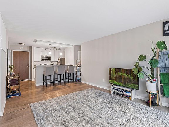 2nd image of 433 S 7th St APT 2211