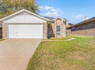 10704 Lone Pine Ln, Fort Worth, TX 76108