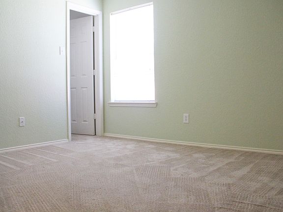 5th image of 934 Glenbrook Dr