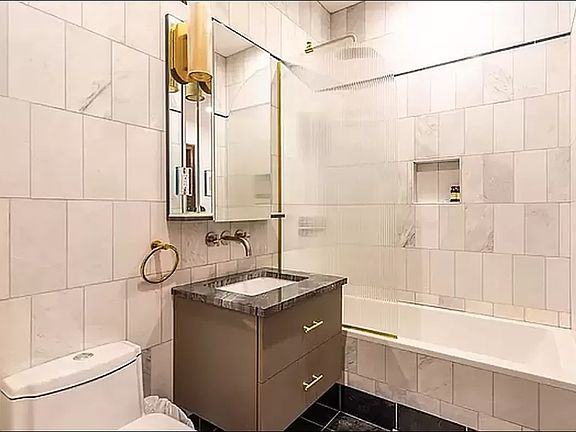 5th image of 121 E 37th St APT 4B