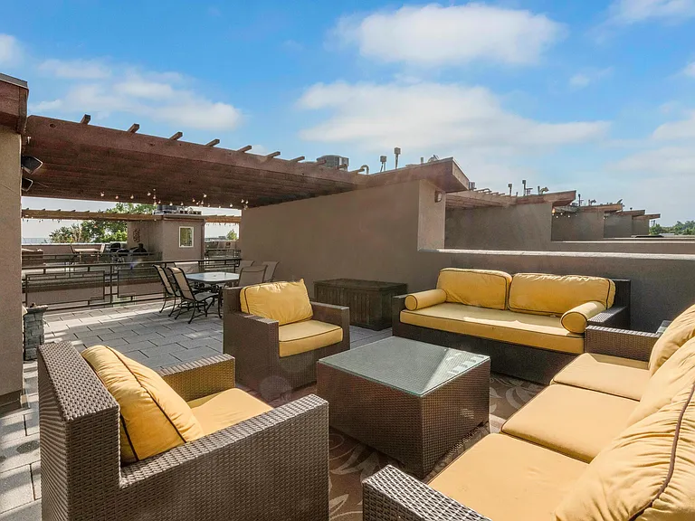 2250 W 31st Ave — Photo 4