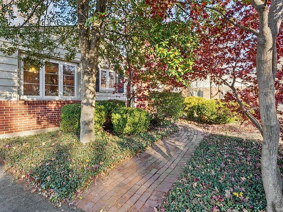3rd image of 717 Cranbrook Dr