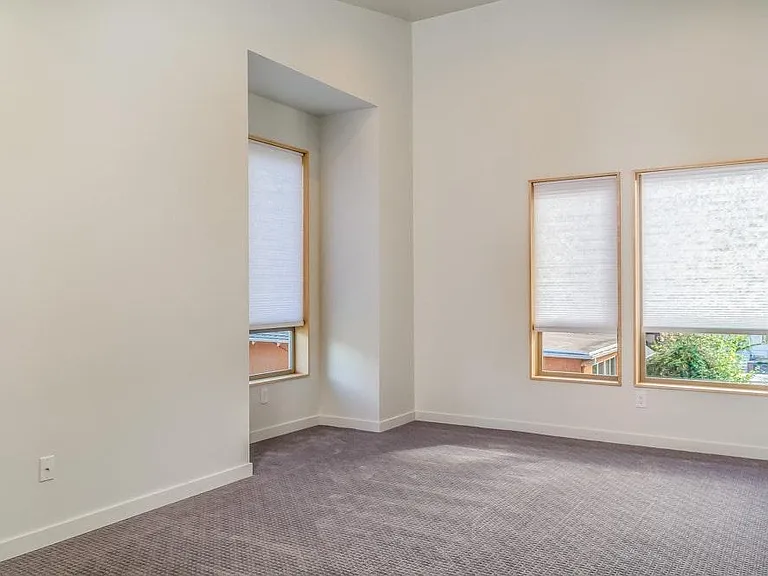 3822 N Commercial Ave — Photo 16