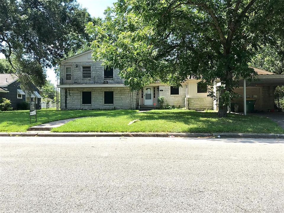 1st image of 107 Live Oak St