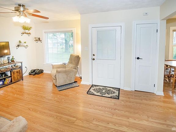 5th image of 836 Stewart Ave
