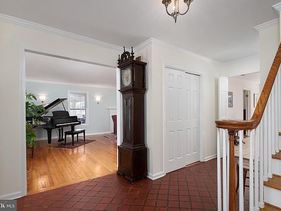 5th image of 28 Talbot Ln
