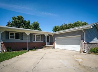 4006 Lillie Dr, Grand Island, NE 68803