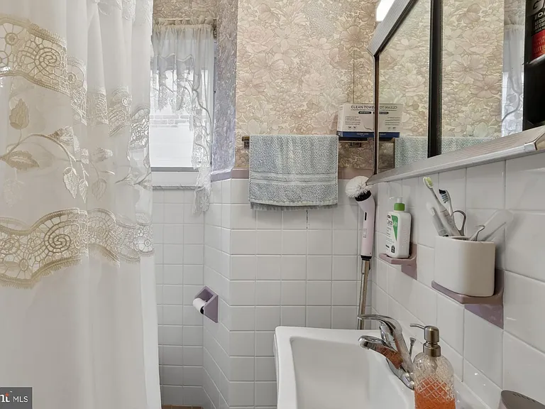 3147 Edgemont St — Photo 16