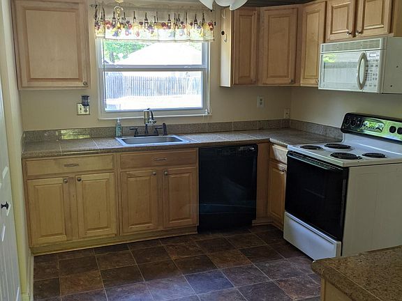 4th image of 6500 Lothaire Ct