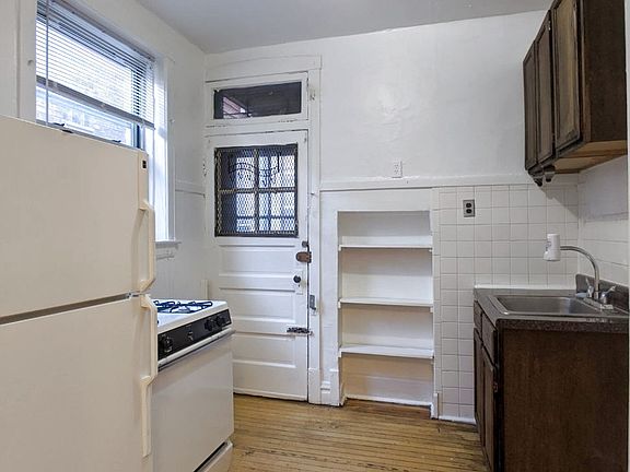 2nd image of 540 W Aldine Ave #550-N1