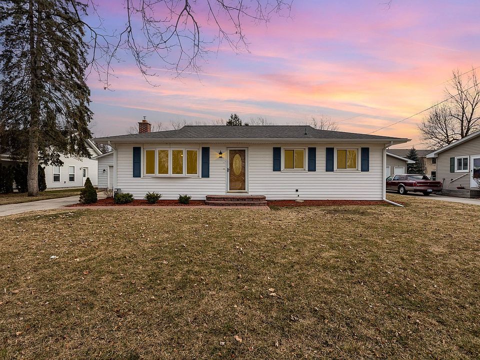 1st image of 404 Eastlawn Dr
