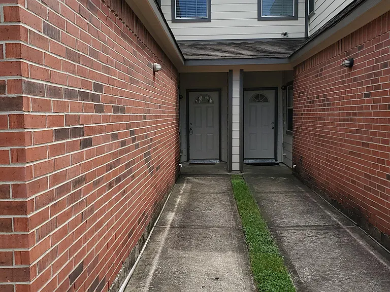 547 Birdsong Dr — Photo 2