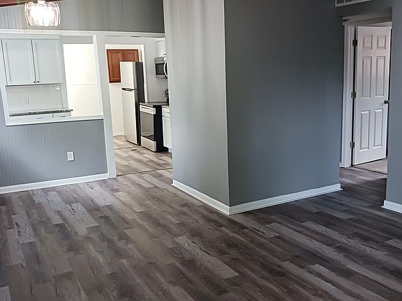 4th image of 1552 E Jarvis Ave