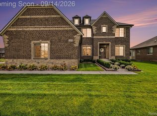 19266 Thompson Dr, Macomb, MI 48042