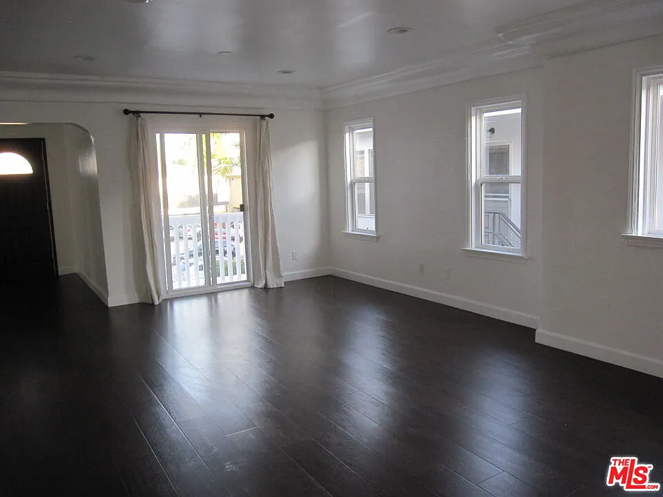 2 bed, 1.0 bath, 1600 sqft, $3,900 — Photo 4