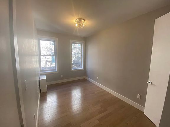 3rd image of 569 W 192nd St #3