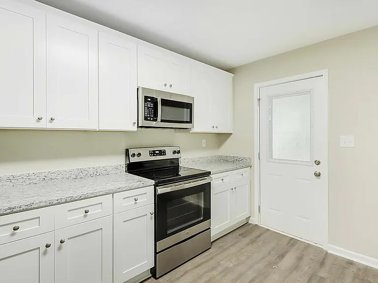 2237 Shamrock Dr — Photo 1