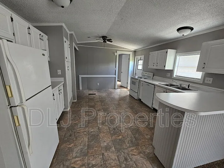 934 Eslinger Ct — Photo 2