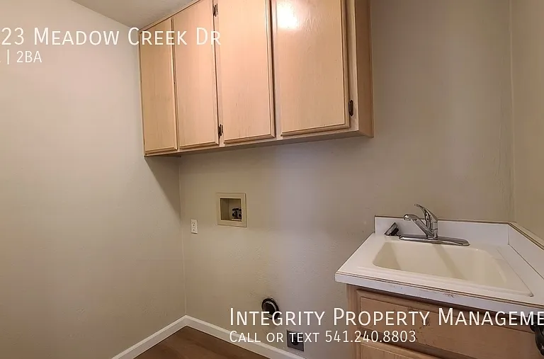 2423 Meadow Creek Dr — Photo 13