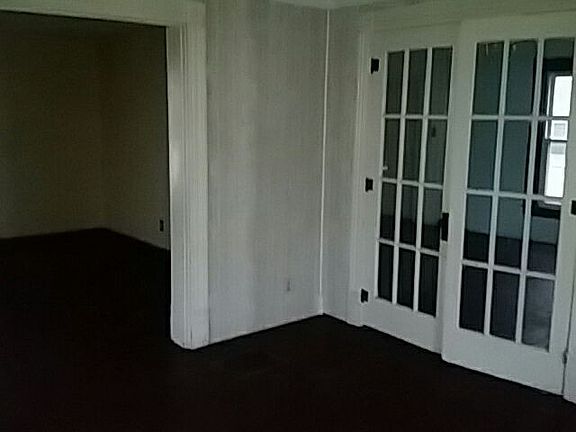 5th image of 307 E Greene St
