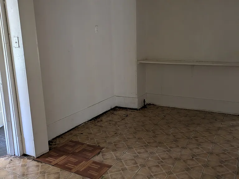 215 Avondale Ave — Photo 12