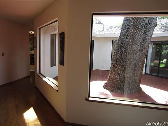 4th image of 8606 Blythe Ave