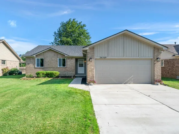 26349 Woodland Dr, Chesterfield, MI 48051