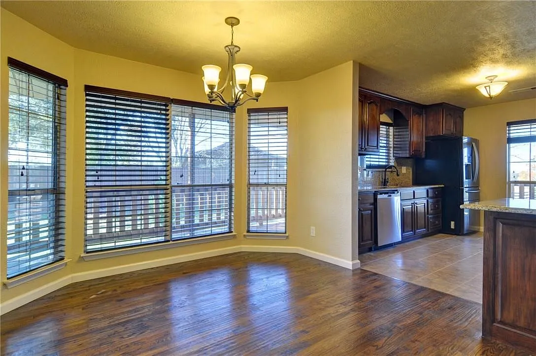 4 bed, 2.5 bath, 2603 sqft, $3,750 — Photo 4