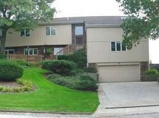 11 Valerie Ct, Ogden Dunes, IN 46368