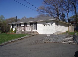 15 Oak Dr, Stanhope, NJ 07874