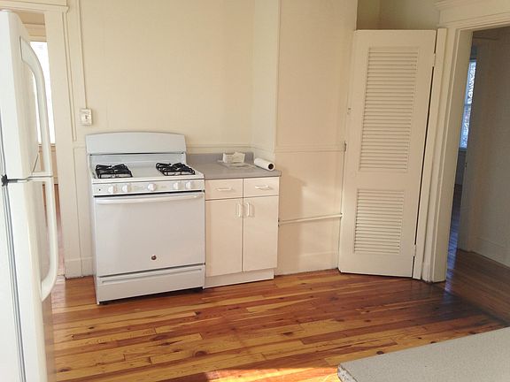 Kitchen w/ Gas Stove