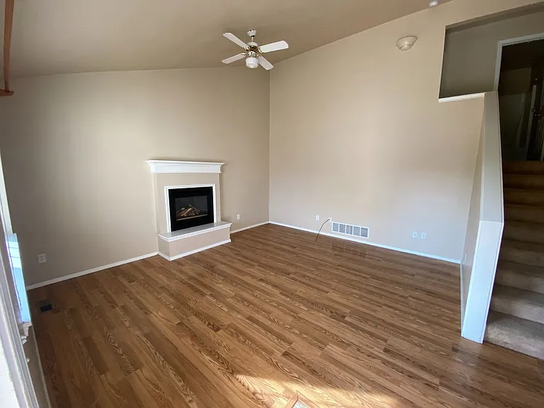 2615 Goldenrod Ln — Photo 2